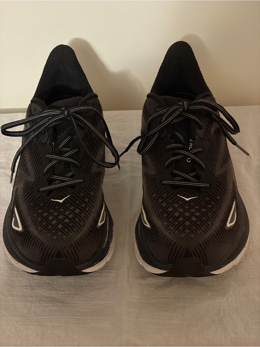 Hoka One One Women's Clifton 9 Wide Running Shoes Black White Size 9D